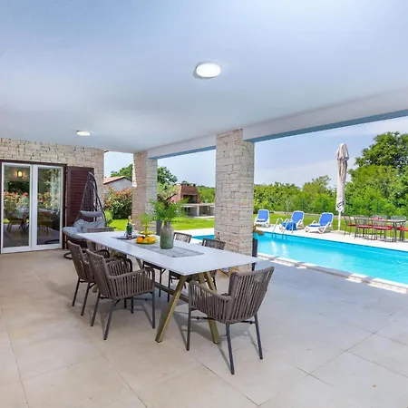 3 Bedroom Beautiful In Holiday home Sosici
