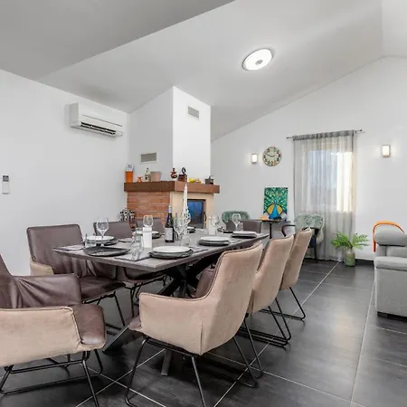 3 Bedroom Beautiful In Sosici