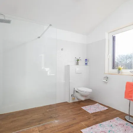 3 Bedroom Beautiful In Holiday home