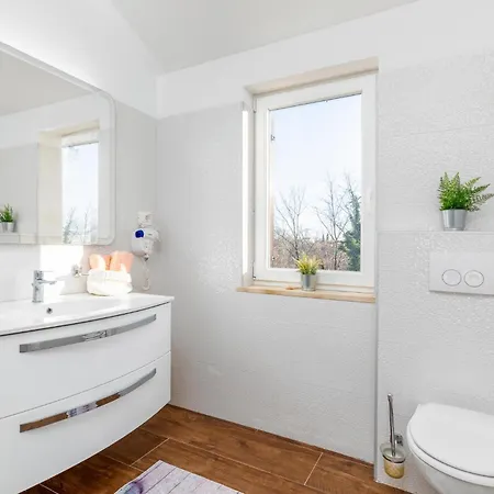 3 Bedroom Beautiful In Holiday home