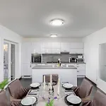 3 Bedroom Beautiful In 펜션