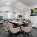 3 Bedroom Beautiful In 펜션